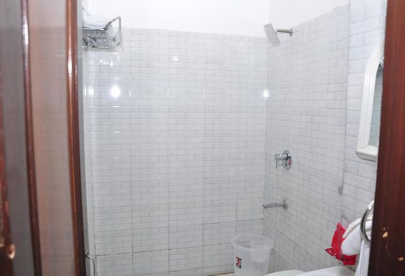 Hotel Oyo Rooms Queens Road Near Obc Bank 1