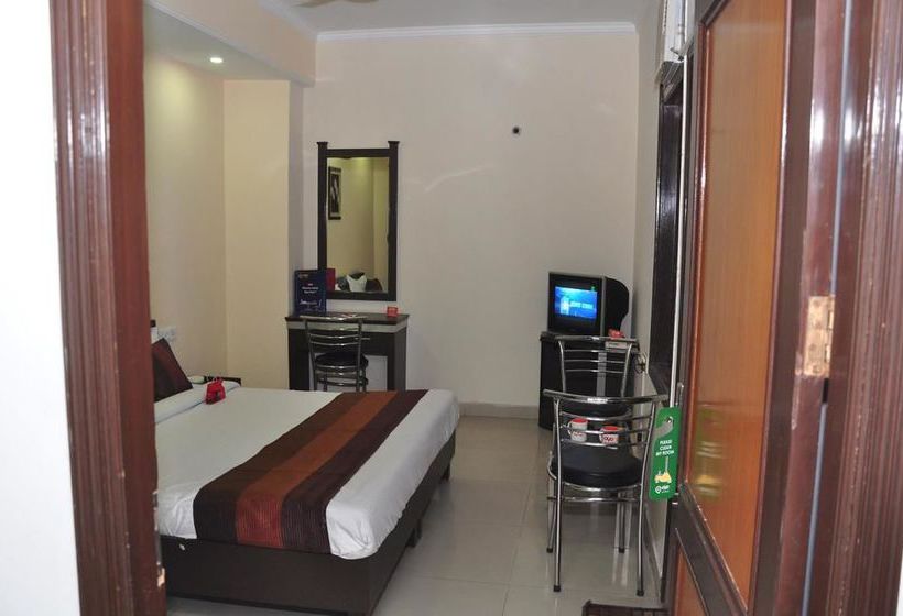 Hotel Oyo Rooms Queens Road Near Obc Bank 11