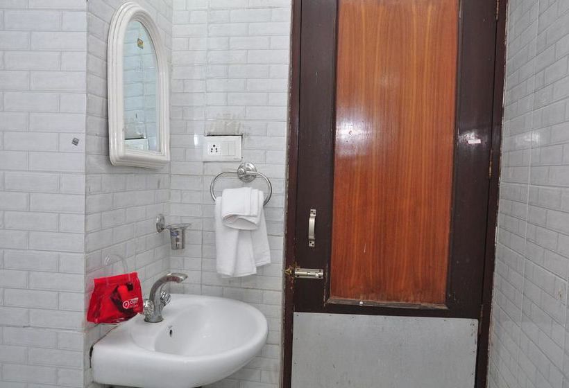 Hotel Oyo Rooms Queens Road Near Obc Bank 2