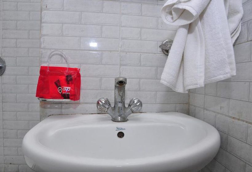 Hotel Oyo Rooms Queens Road Near Obc Bank 3