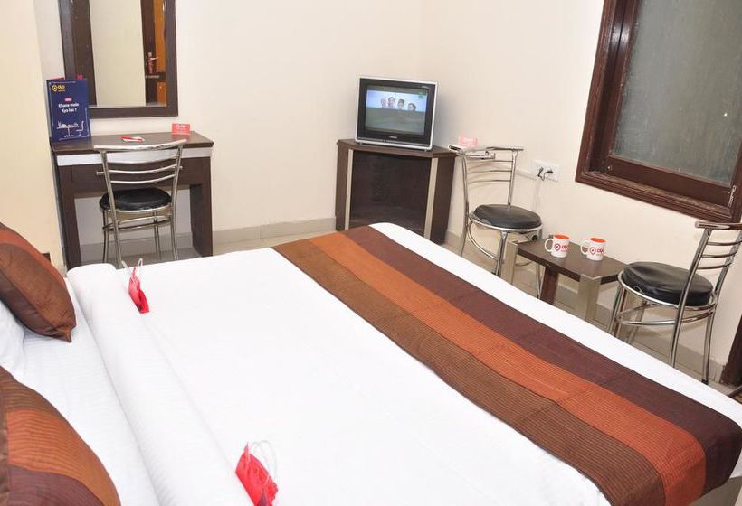 Hotel Oyo Rooms Queens Road Near Obc Bank 8