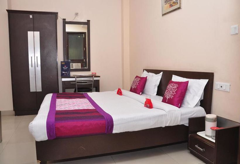 Hotel Oyo Rooms Queens Road Near Obc Bank 9