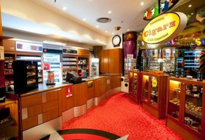 Hotel Carnival Club 18