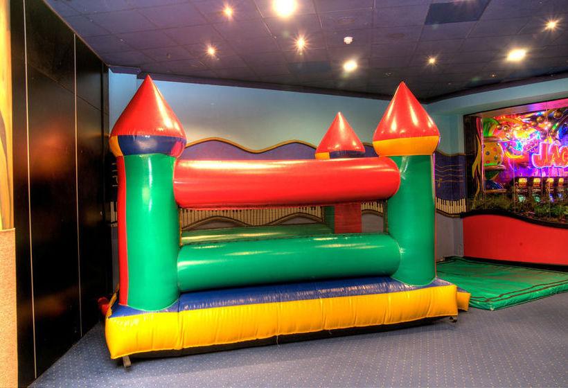 Hotel Carnival Club 8