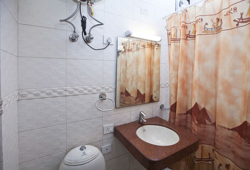 Hotel Oyo Rooms Sahara Mall 4