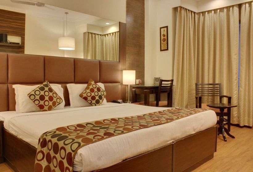 Hotel Oyo Premium Cyber City 3