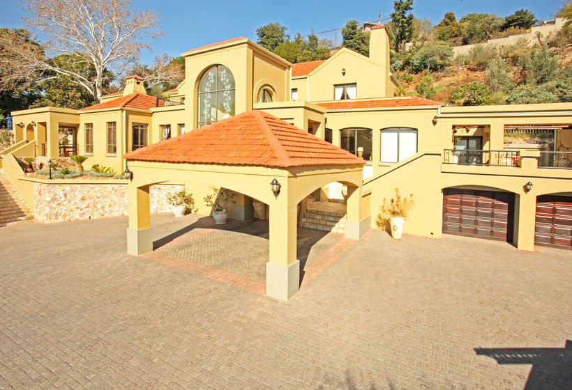 Bed and Breakfast 12 On Hillel Guest Manor