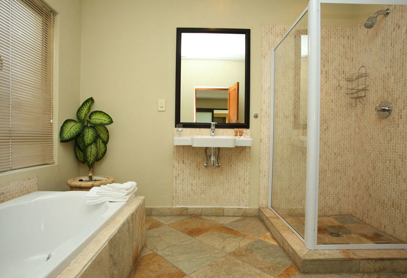 Bed and Breakfast 12 On Hillel Guest Manor 10