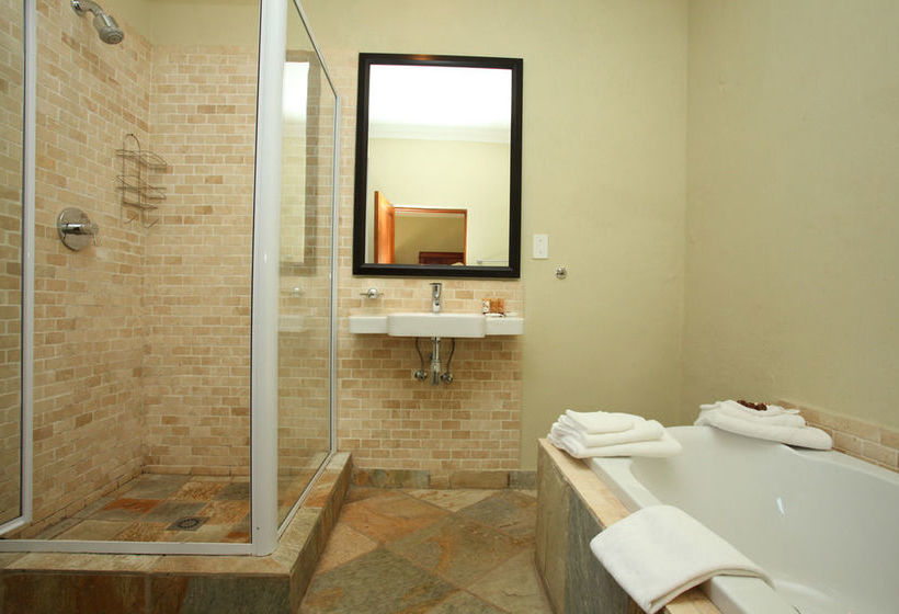 Bed and Breakfast 12 On Hillel Guest Manor 11