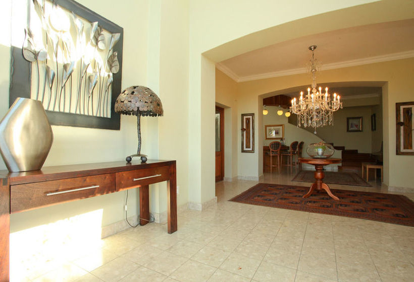 Bed and Breakfast 12 On Hillel Guest Manor 16