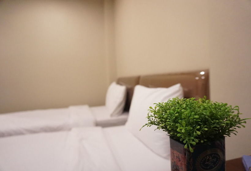 Hotel Chompu Nakarin Apartment 8