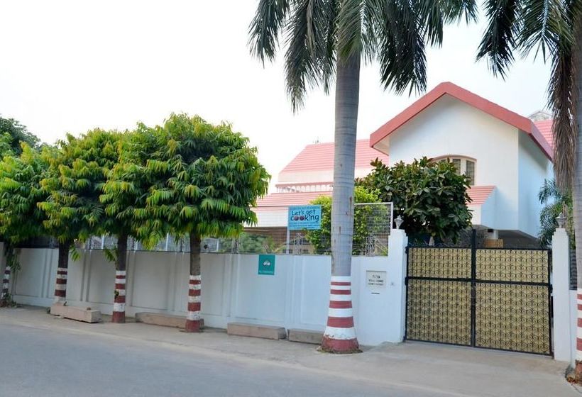 Hotel Oyo Premium Manoj Pandey Chowk Lucknow