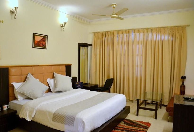 Hotel Oyo Premium Manoj Pandey Chowk 11