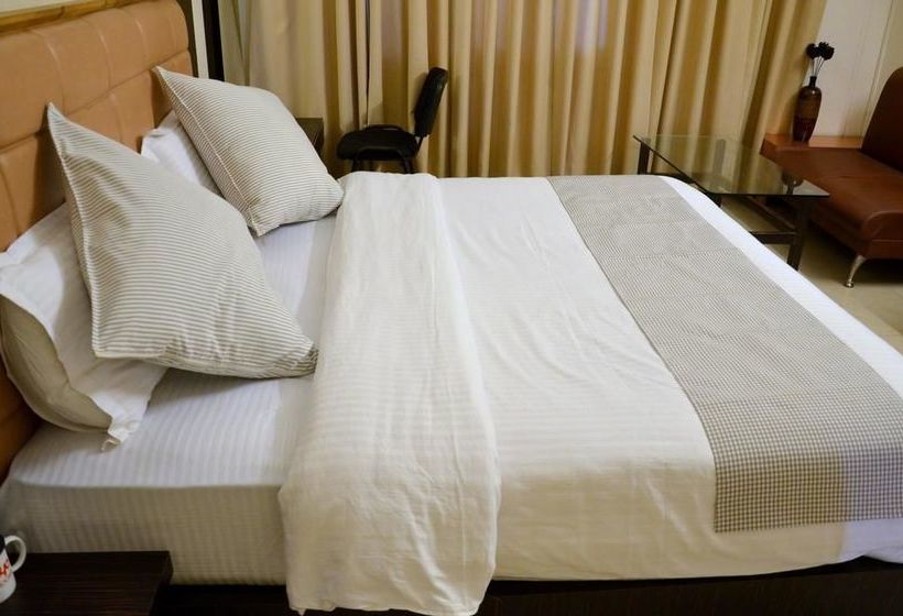 Hotel Oyo Premium Manoj Pandey Chowk 13