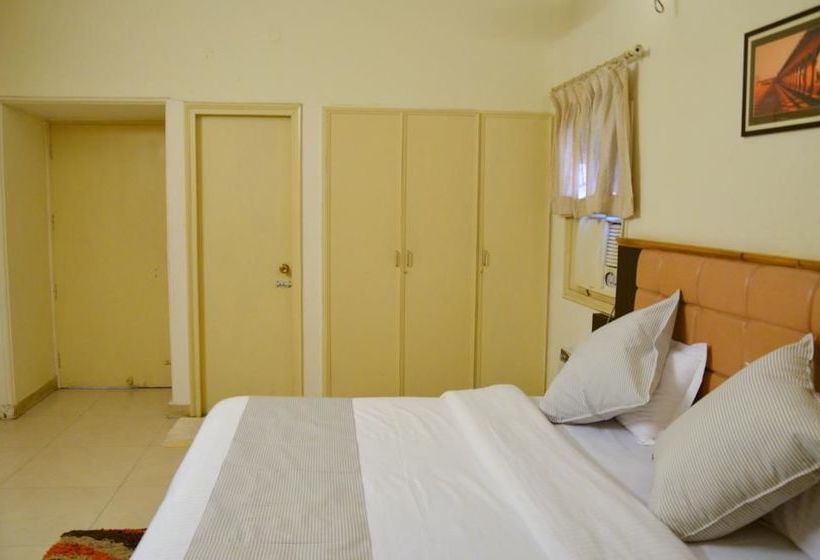 Hotel Oyo Premium Manoj Pandey Chowk 14