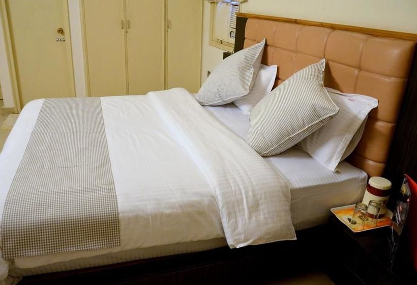 Hotel Oyo Premium Manoj Pandey Chowk 8