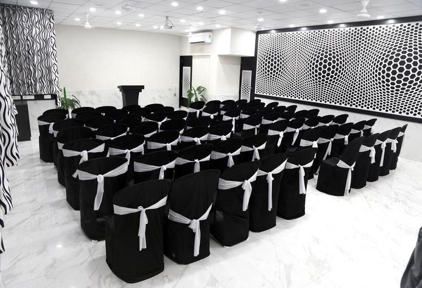 Hotel Oyo Rooms Limda Chowk 17