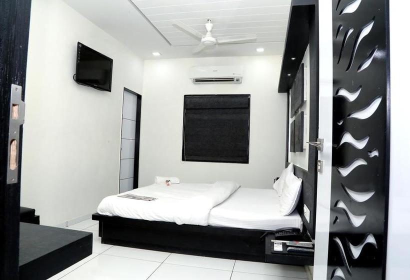 Hotel Oyo Rooms Limda Chowk 18