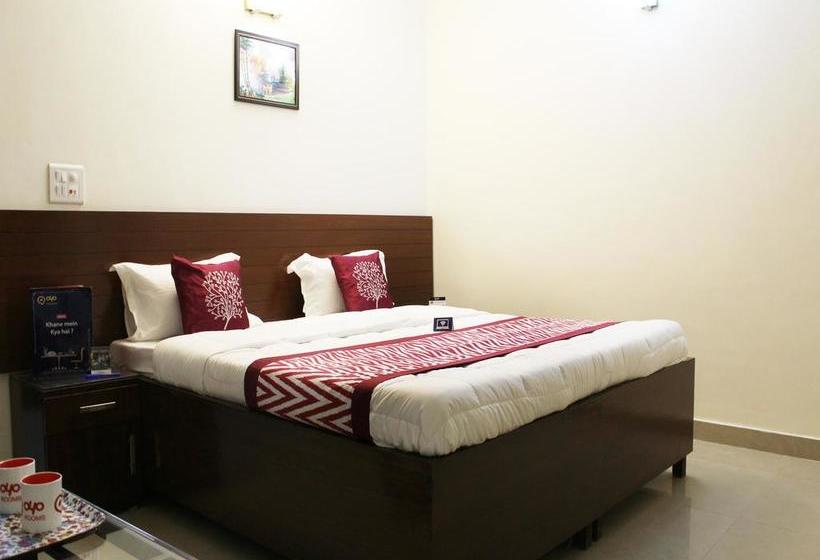 Hotel Oyo Premium Cyber City Phase 3 1