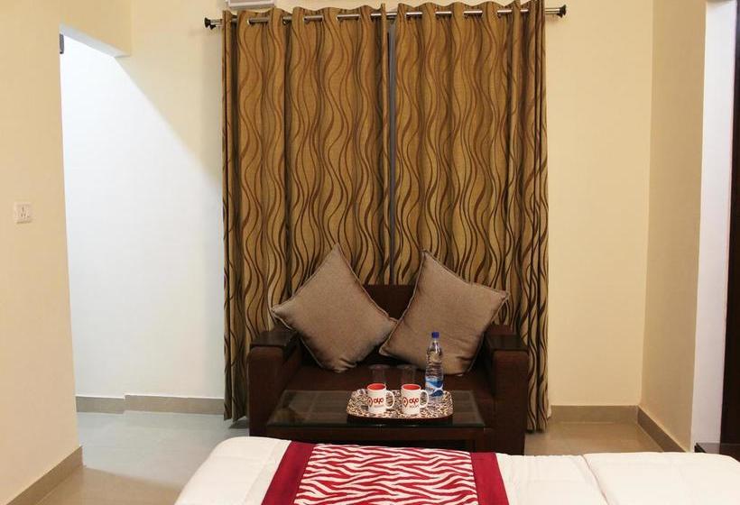Hotel Oyo Premium Cyber City Phase 3 10