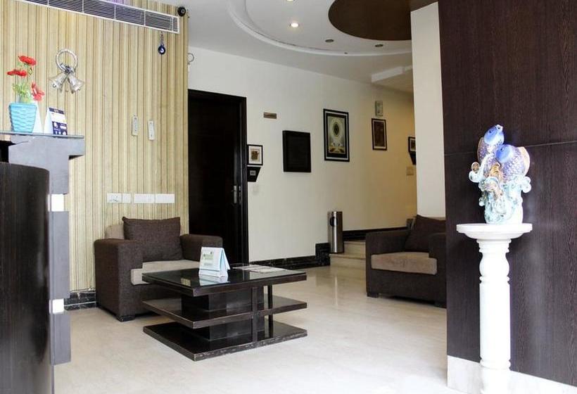 Hotel Oyo Premium Cyber City Phase 3 11