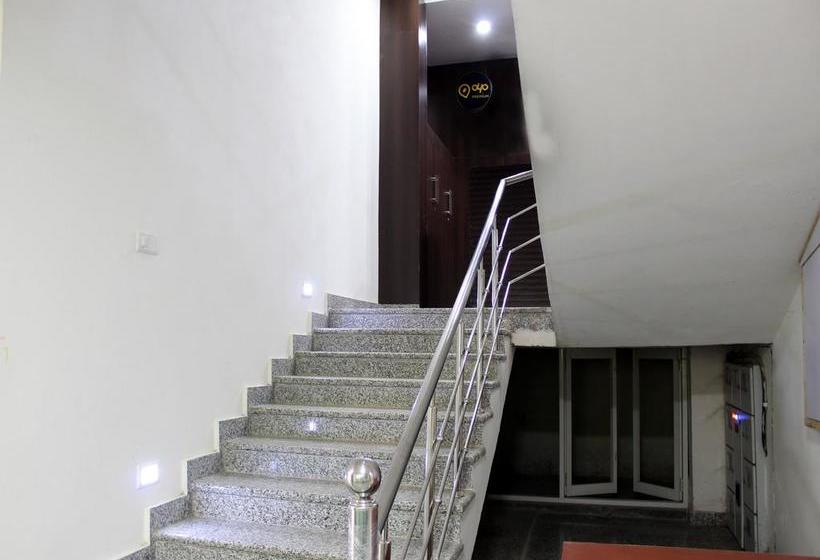 Hotel Oyo Premium Cyber City Phase 3 13