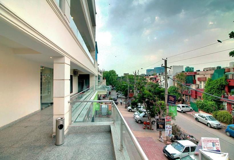 Hotel Oyo Premium Cyber City Phase 3 14