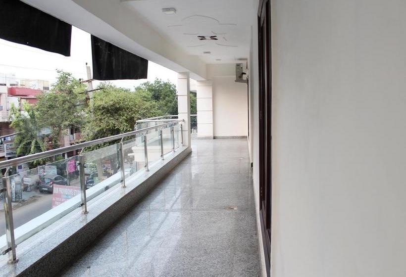 Hotel Oyo Premium Cyber City Phase 3 15