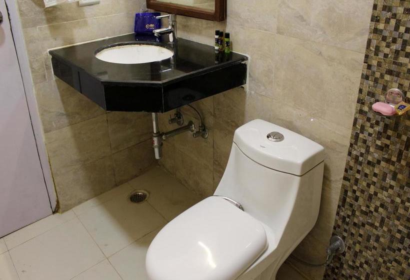 Hotel Oyo Premium Cyber City Phase 3 17