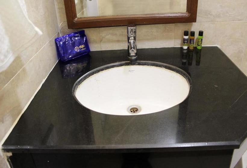 Hotel Oyo Premium Cyber City Phase 3 19