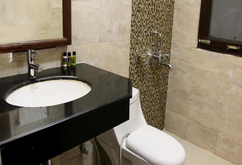 Hotel Oyo Premium Cyber City Phase 3 20