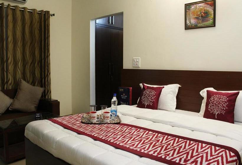 Hotel Oyo Premium Cyber City Phase 3 6