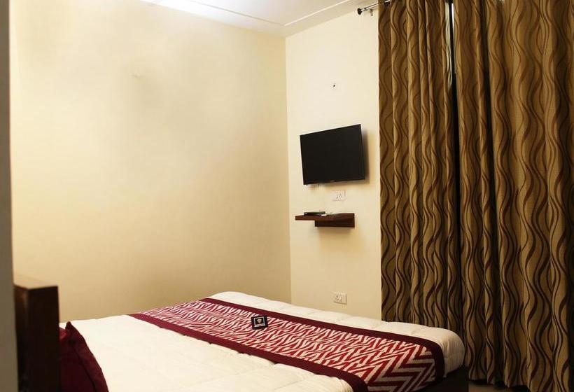 Hotel Oyo Premium Cyber City Phase 3 7