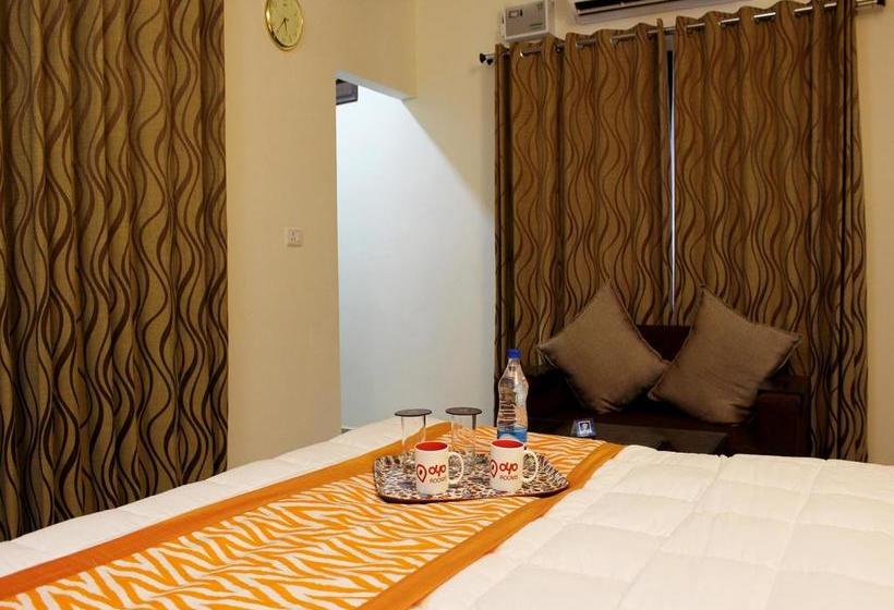 Hotel Oyo Premium Cyber City Phase 3 8