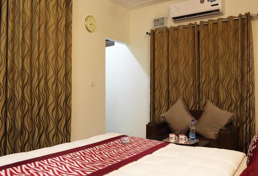 Hotel Oyo Premium Cyber City Phase 3 9