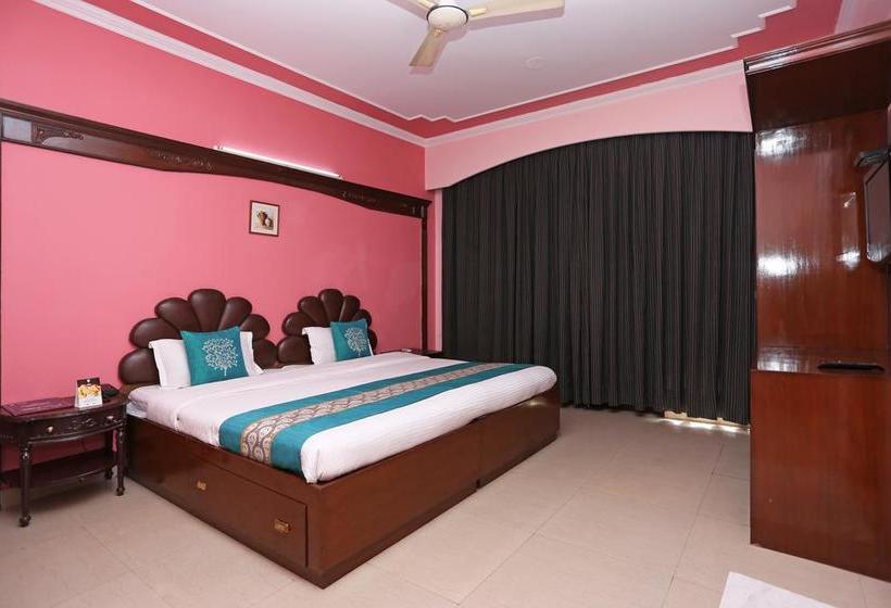 Hotel Oyo Rooms Near Akashneem Marg