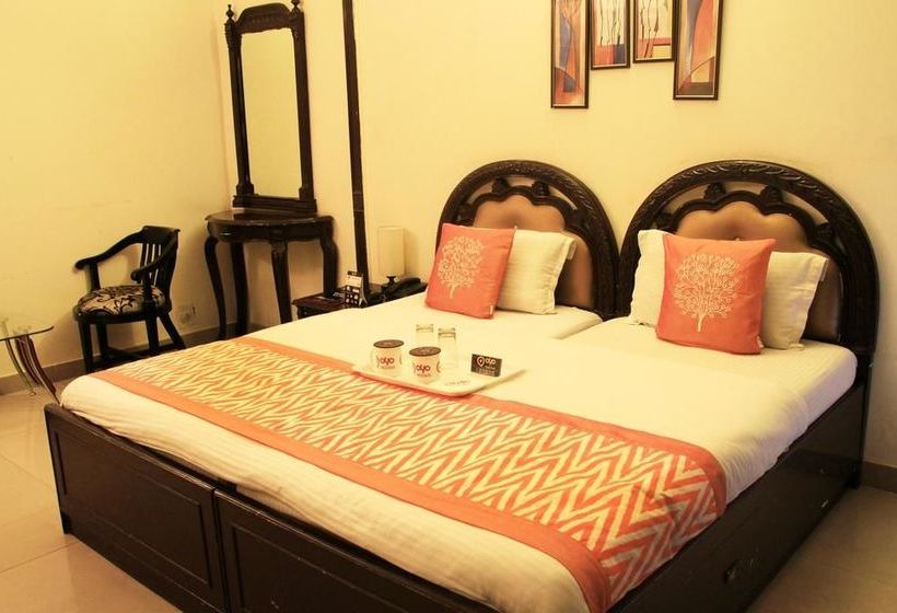 Hotel Oyo Rooms Near Akashneem Marg 10