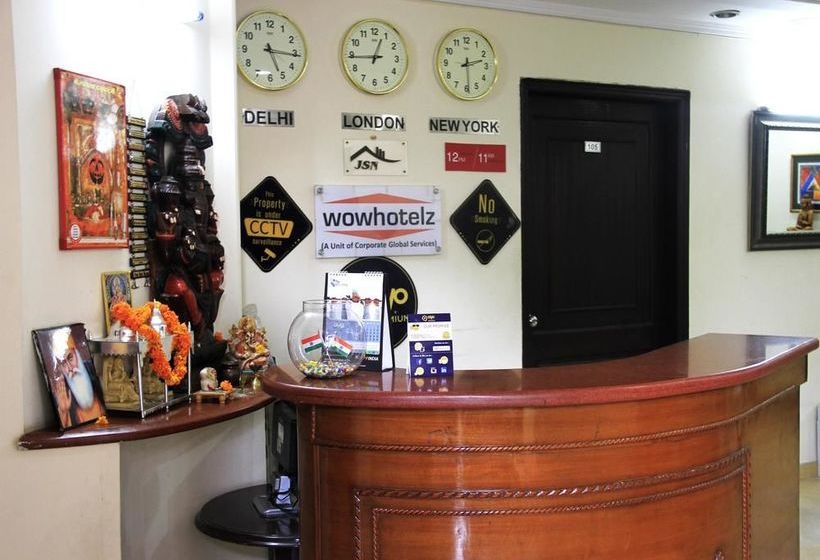 Hotel Oyo Rooms Near Akashneem Marg 11