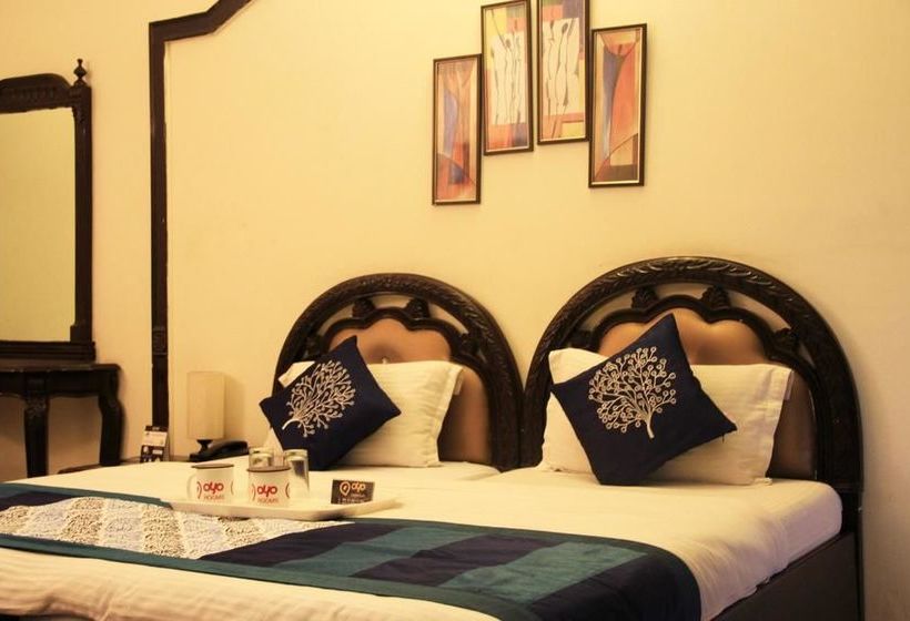 Hotel Oyo Rooms Near Akashneem Marg 18