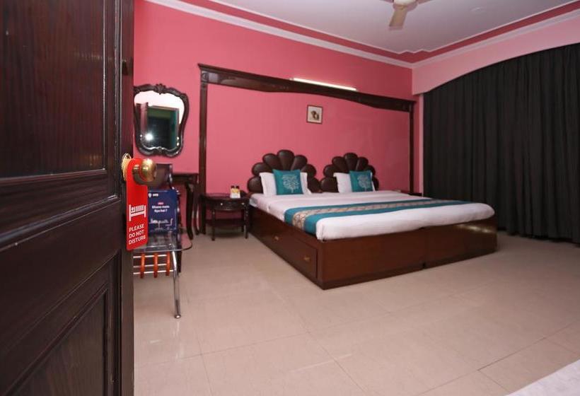 Hotel Oyo Rooms Near Akashneem Marg 2