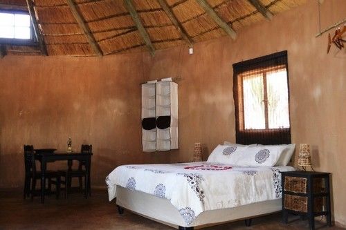 Hotel The Ostrich Manor 1