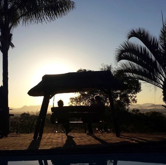 Hotel The Ostrich Manor 12