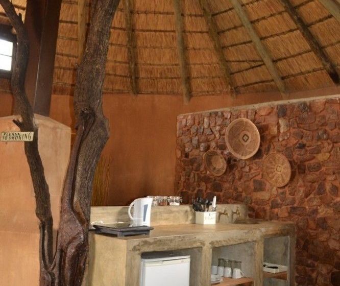 Hotel The Ostrich Manor 9