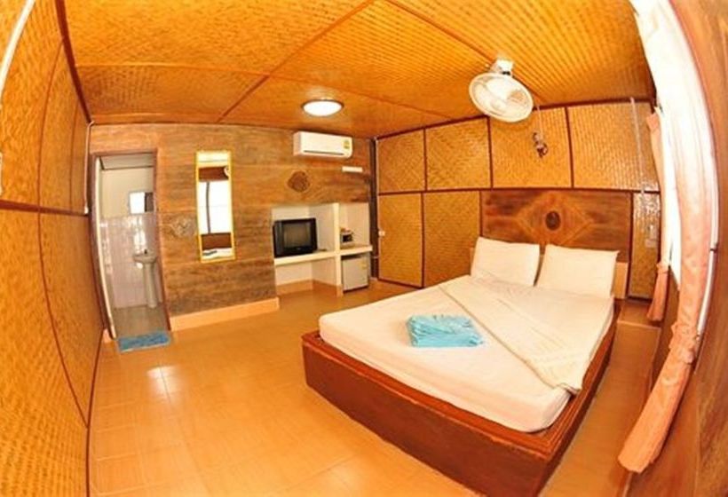 Hotel Phi Phi Nice Beach Resort 11