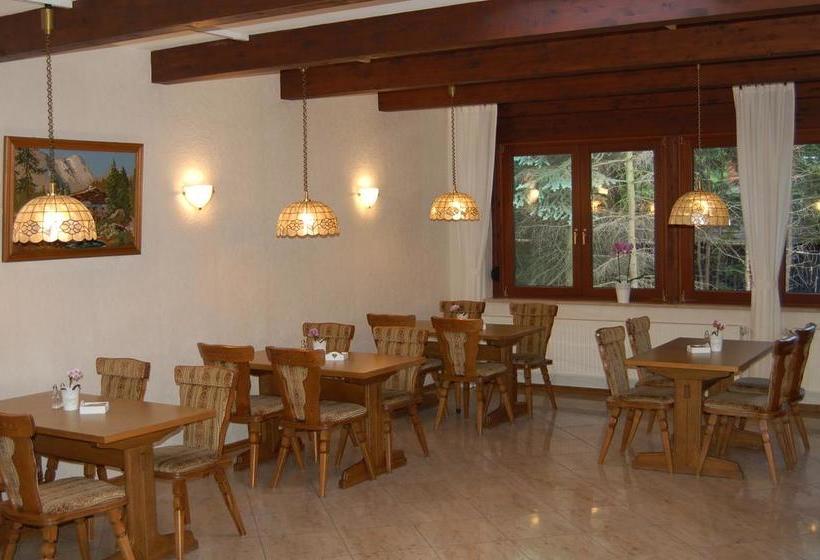 Hotel Am Weißdornbusch 8