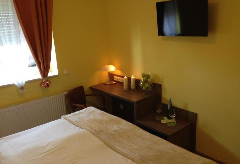 Hotel Zum Berggarten 12