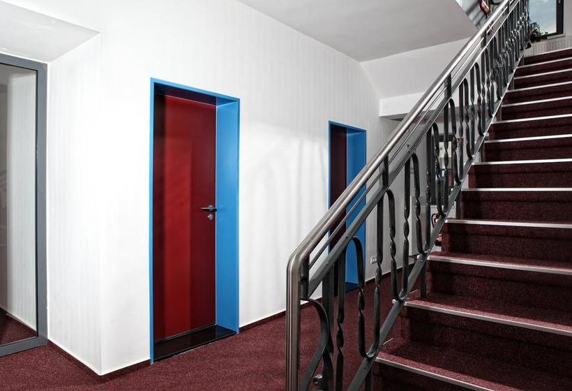 Hotel Hostel Am Güterbahnhof 3