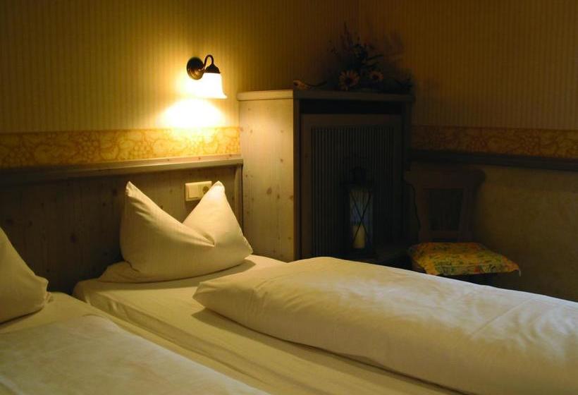 Gasthof & Hotel Goldene Krone 11