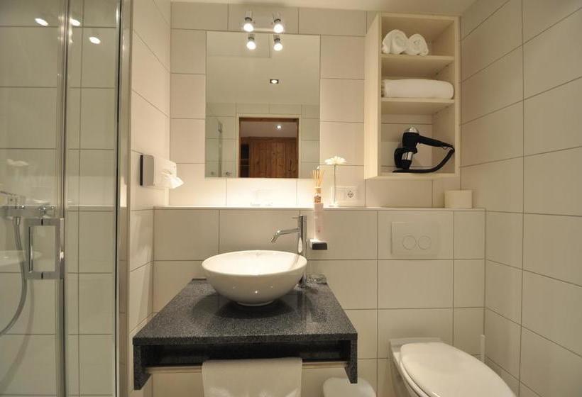 Hotel Snooze Apartments 1