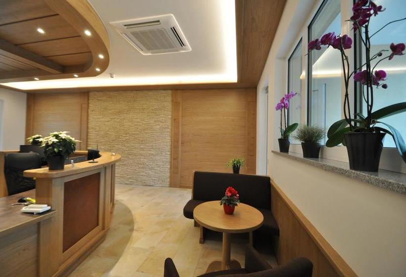 Hotel Snooze Apartments 6